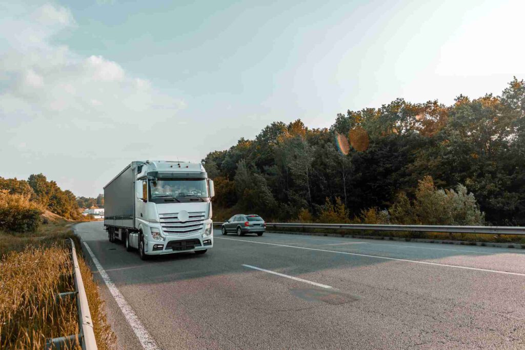 lkw auf der autobahn